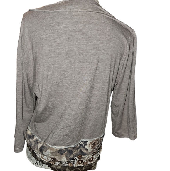 Top with Frilly Hem - Picture 8 of 8